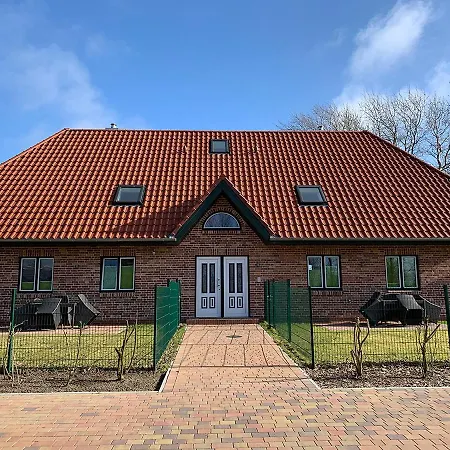 Sonnerwachen: Cozy Retreat For Two In Apartment Vollerwiek