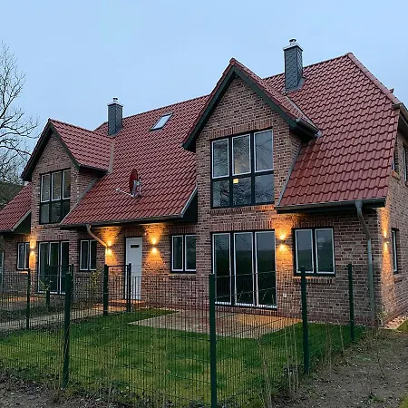 Sonnerwachen: Cozy Retreat For Two In Vollerwiek